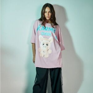 Like New Sabbi Karma Queen Pink Graphic Women's Tee